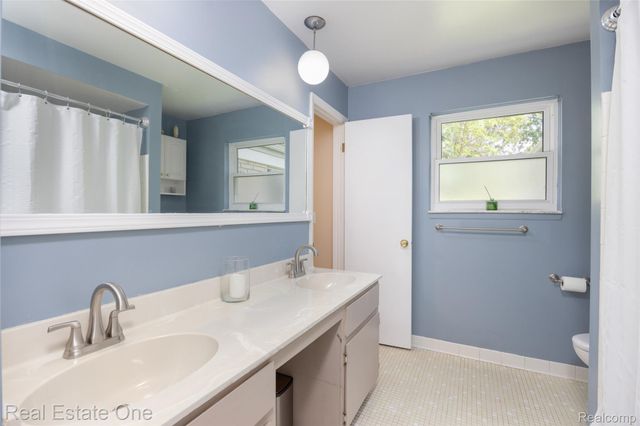 5150 Dayton Drive, Troy, MI 48085