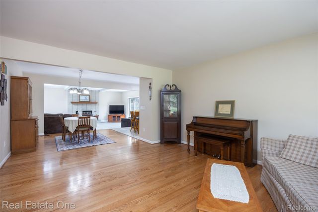 5150 Dayton Drive, Troy, MI 48085