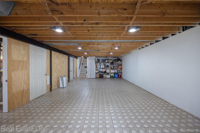 5150 Dayton Drive, Troy, MI 48085
