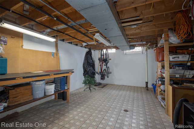 5150 Dayton Drive, Troy, MI 48085