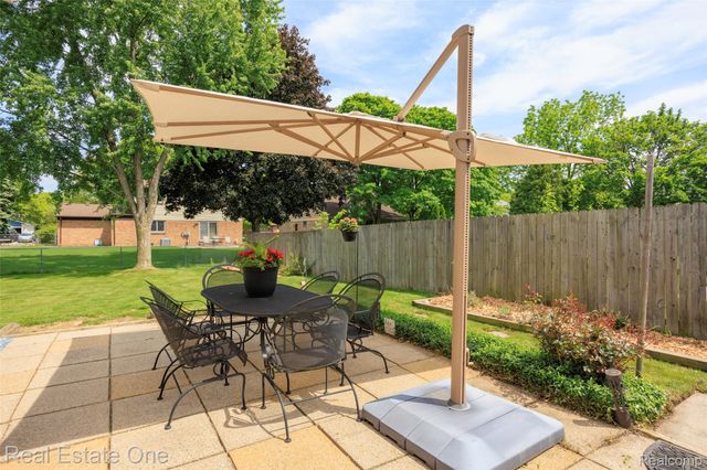 5150 Dayton Drive, Troy, MI 48085