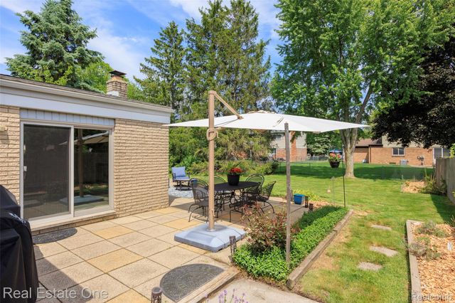 5150 Dayton Drive, Troy, MI 48085