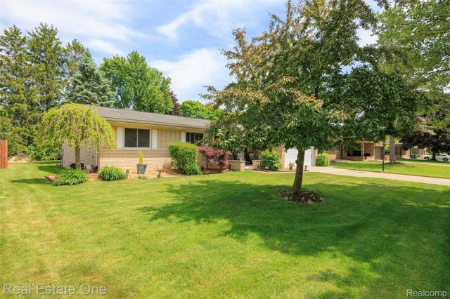 5150 Dayton Drive, Troy, MI 48085