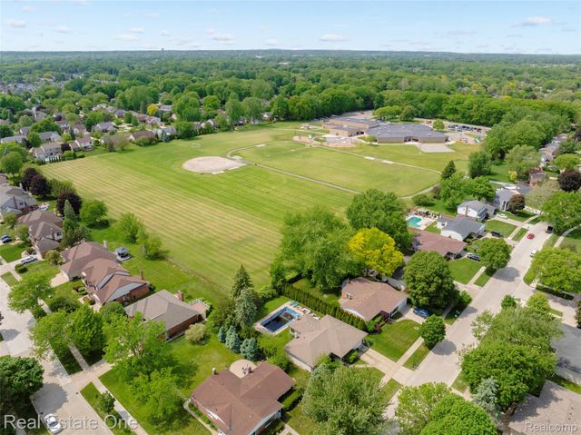 5150 Dayton Drive, Troy, MI 48085
