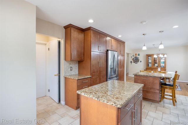 5150 Dayton Drive, Troy, MI 48085