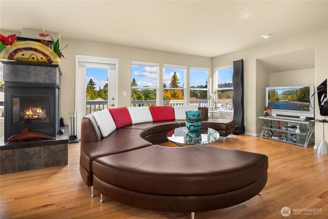 1320 N 38 Street, Renton, WA 98056