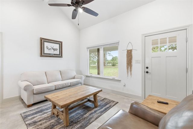 107 Longhorn DR, Bastrop, TX 78602