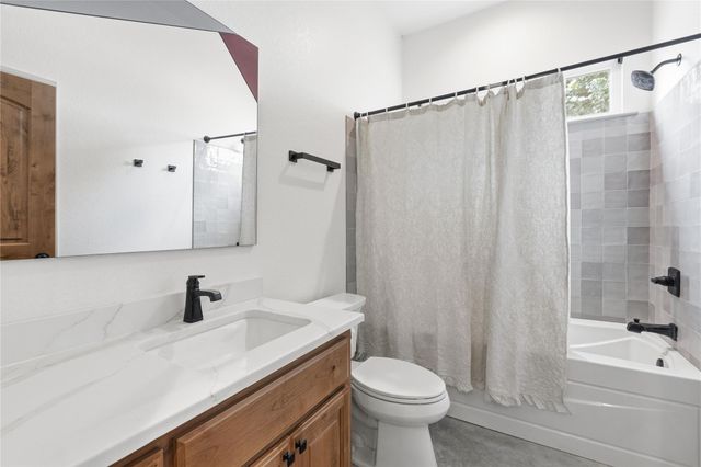 107 Longhorn DR, Bastrop, TX 78602