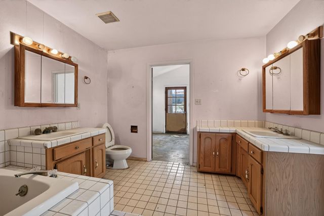 5049 Lake Forest Dr, Loomis, CA 95650