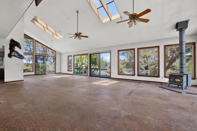 5049 Lake Forest Dr, Loomis, CA 95650