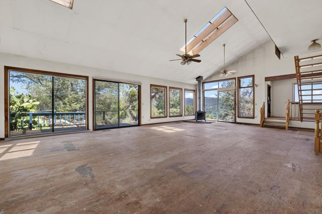 5049 Lake Forest Dr, Loomis, CA 95650