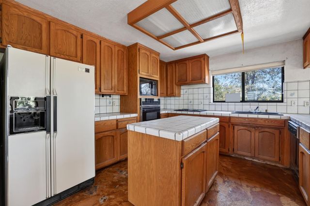 5049 Lake Forest Dr, Loomis, CA 95650