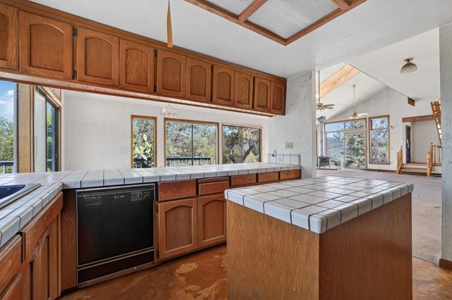 5049 Lake Forest Dr, Loomis, CA 95650