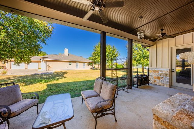 2928 Dry Hollow Drive, Kerrville, TX 78028