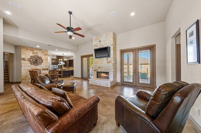 2928 Dry Hollow Drive, Kerrville, TX 78028