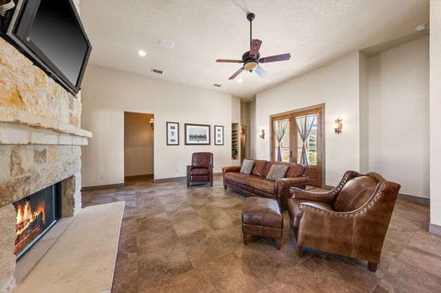 2928 Dry Hollow Drive, Kerrville, TX 78028