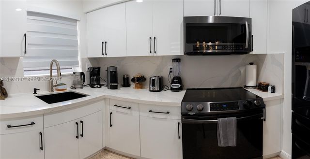 1851-1853 NW 22nd Place, Miami, FL 33125