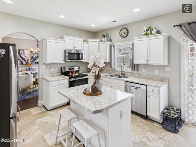 703 Kiwi Stone Circle, Jacksonville, NC 28546