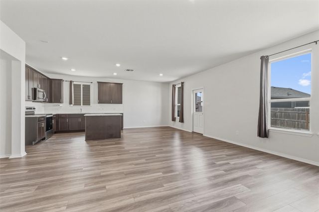 201 Katie Elder DR, Jarrell, TX 76537