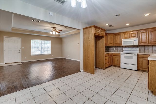 454 E Fulton Street, Van Alstyne, TX 75495