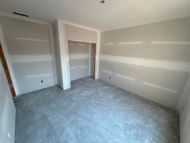 8986 E Joshua St, Bel Aire, KS 67226