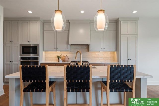 3639 S 218th Avenue, Elkhorn, NE 68022