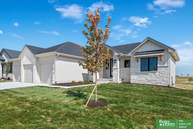 3639 S 218th Avenue, Elkhorn, NE 68022