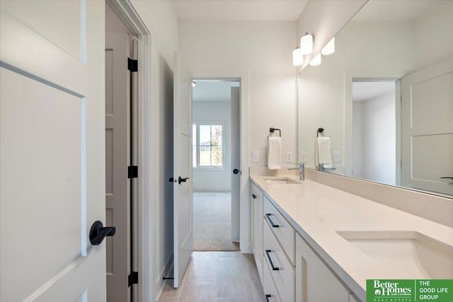 3639 S 218th Avenue, Elkhorn, NE 68022