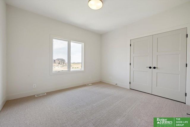 3639 S 218th Avenue, Elkhorn, NE 68022