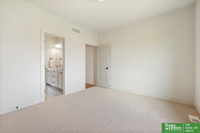 3639 S 218th Avenue, Elkhorn, NE 68022