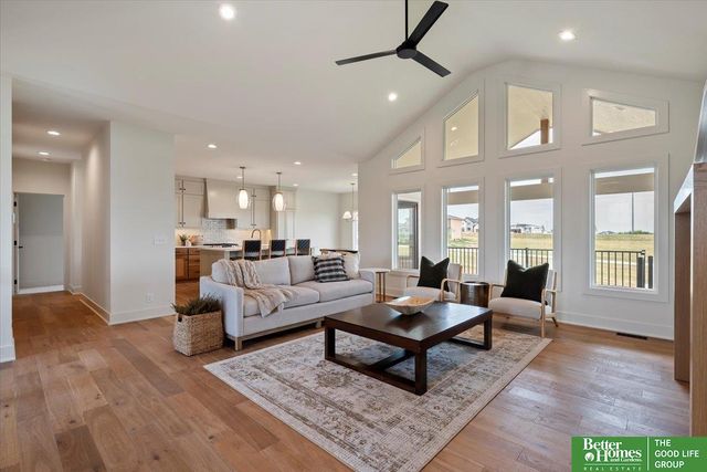 3639 S 218th Avenue, Elkhorn, NE 68022