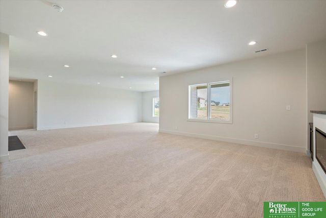 3639 S 218th Avenue, Elkhorn, NE 68022