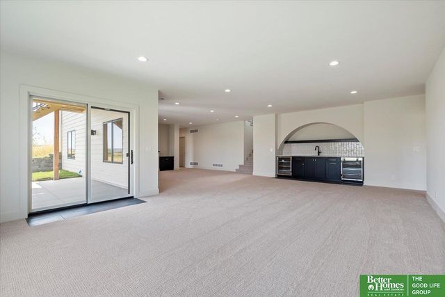 3639 S 218th Avenue, Elkhorn, NE 68022