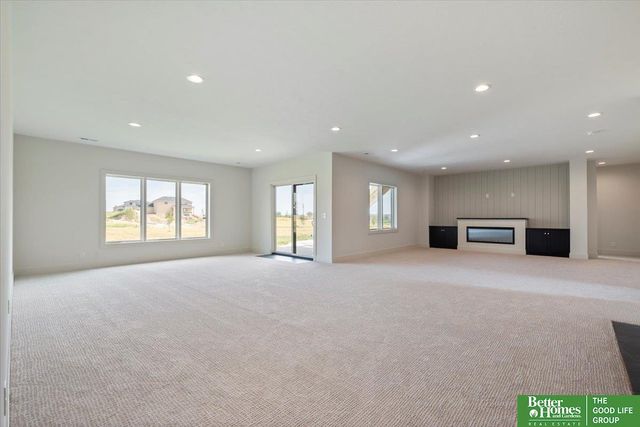 3639 S 218th Avenue, Elkhorn, NE 68022