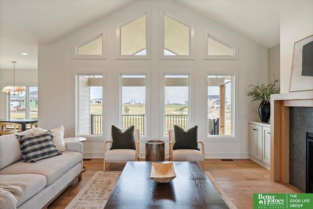 3639 S 218th Avenue, Elkhorn, NE 68022