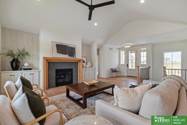 3639 S 218th Avenue, Elkhorn, NE 68022