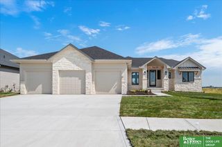 3639 S 218th Avenue, Elkhorn, NE 68022