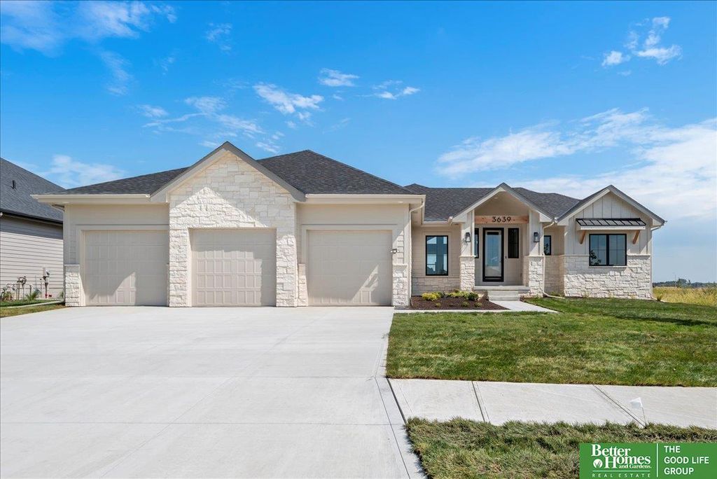 3639 S 218th Avenue, Elkhorn, NE 68022