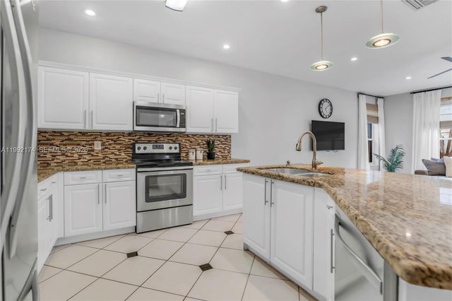 15862 SW 24th St, Miramar, FL 33027