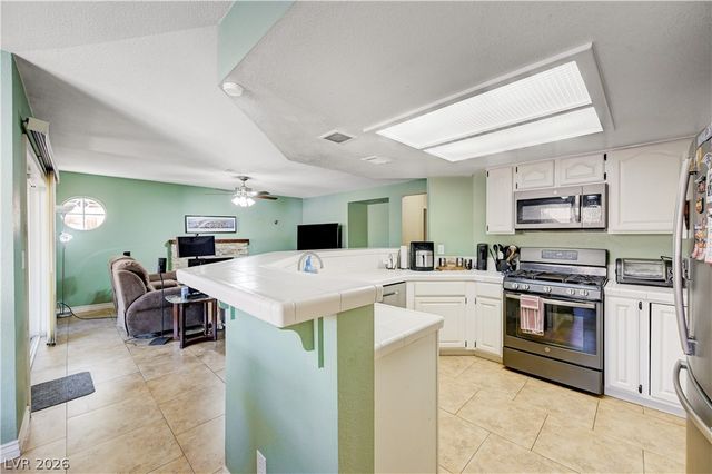 14 Barton Spring Circle, Henderson, NV 89074