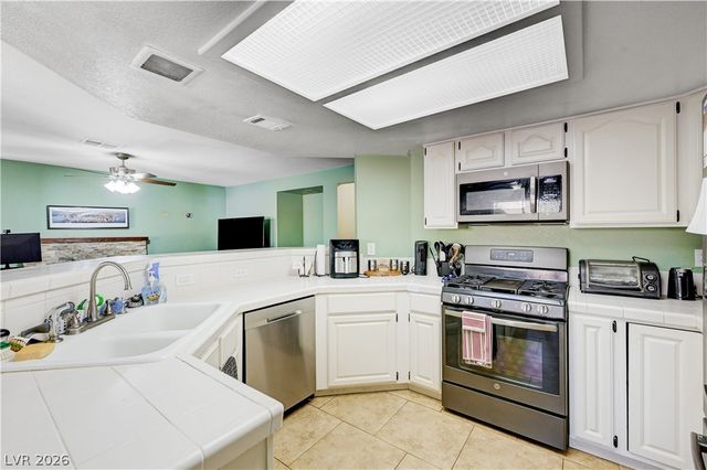 14 Barton Spring Circle, Henderson, NV 89074