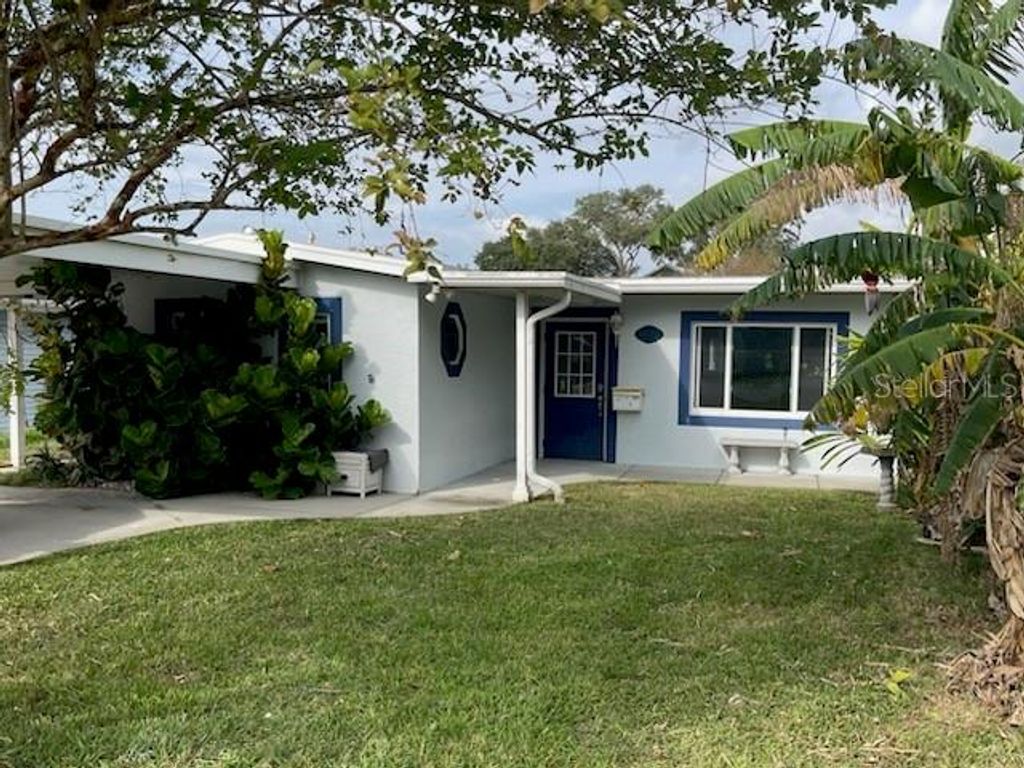 5400 CIRCLE DRIVE, Weeki Wachee, FL 34607