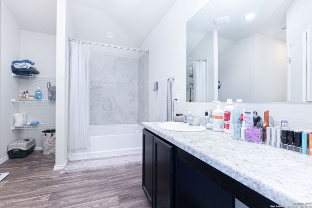 4614 Heathers Cross, St Hedwig, TX 78152