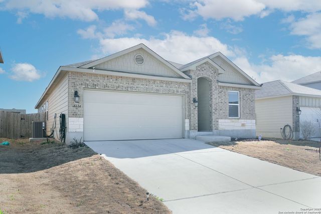 4614 Heathers Cross, St Hedwig, TX 78152