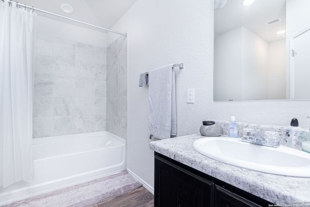 4614 Heathers Cross, St Hedwig, TX 78152