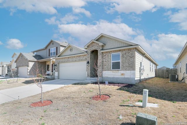 4614 Heathers Cross, St Hedwig, TX 78152