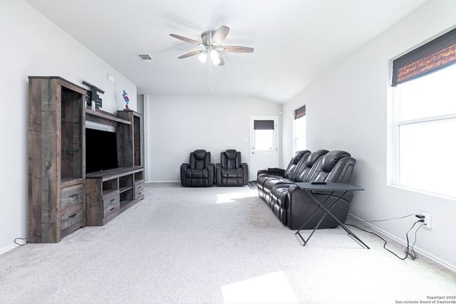 4614 Heathers Cross, St Hedwig, TX 78152