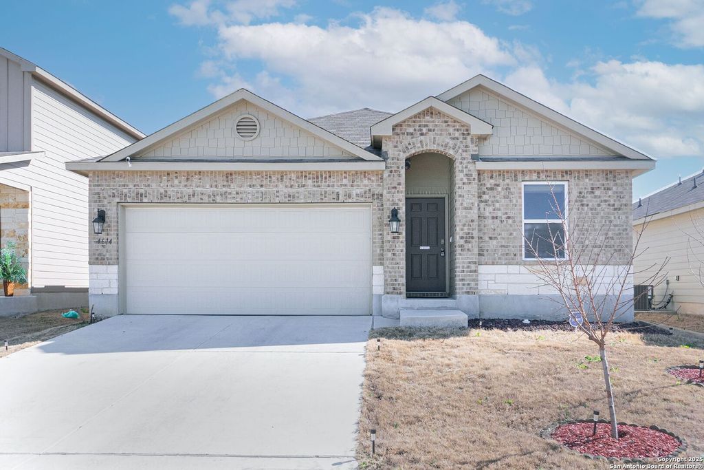 4614 Heathers Cross, St Hedwig, TX 78152