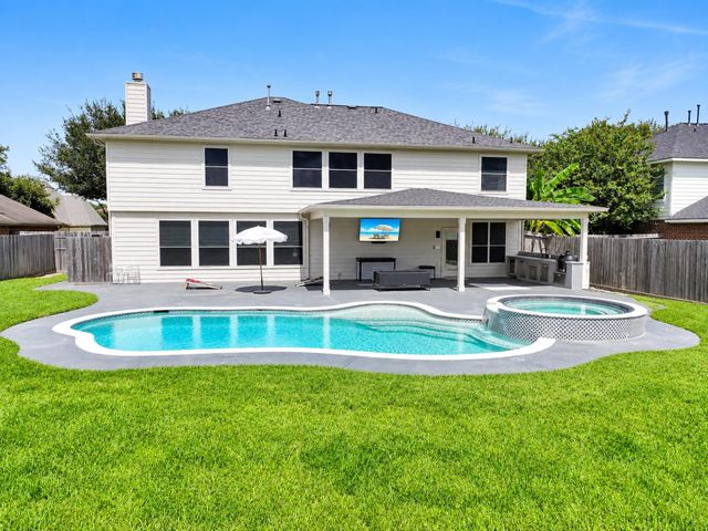 11211 S Country Club Green Drive, Tomball, TX 77375