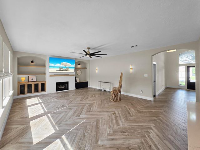 11211 S Country Club Green Drive, Tomball, TX 77375